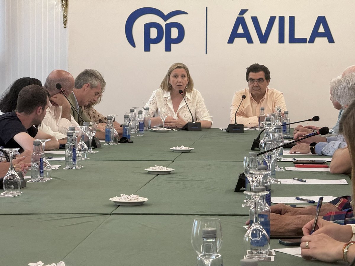 Acto de la consejera de Familia de la @jcyl, @MIsabelBlanco, con entidades del tercer sector de #Ávila. El @ppopular aborda de frente las necesidades y demandas de las entidades de la discapacidad y ejecuta políticas en su favor allí donde gobierna. #VotaPP #TuRespuesta 🗳️🇪🇺💙