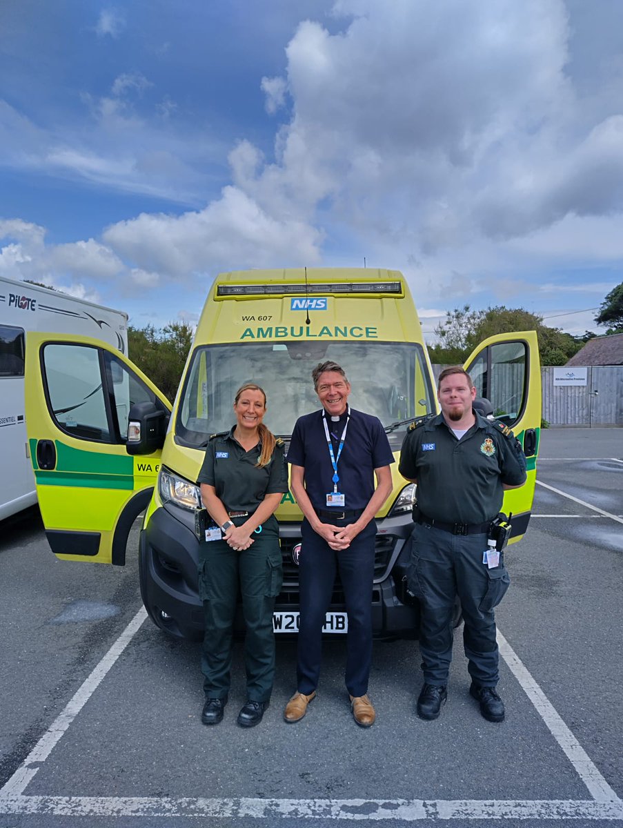 A big thanks to the Ambulance team for showing the chaplaincy team what you do in an emergency. It was a good experience for Phill who represented the team. Well done Phill 👏
#thursdaymotivation