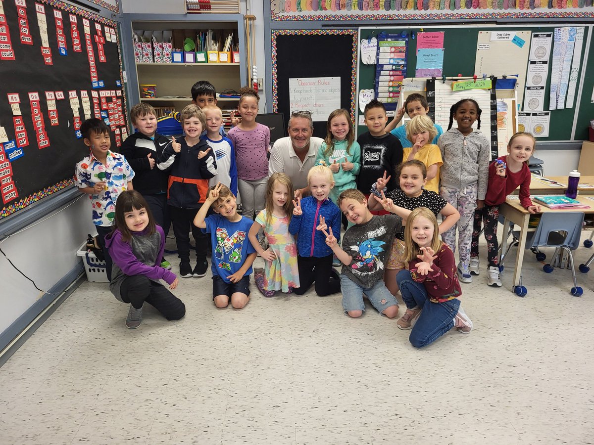 GregCKL's tweet photo. Our final "Need to Read" for the school year yesterday at King George in Chatham
What an amazing year!
20 schools and 2000 kids! ♥️
So many great questions along the way after we read to the classes.
Thanks to the schools for welcoming me into your classrooms. #NeedtoRead https://t.co/q5hE2L9eMq
