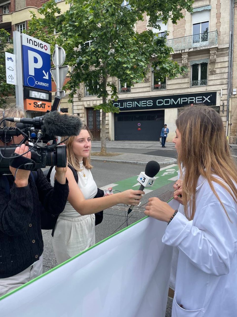 #MobilisationPharmaciens ⎜ Le 30 mai, les étudiants en pharmacie sont dans la rue pour défendre les valeurs de leur future profession ! 👊🏼

Fermeture des pharmacies, insécurité, perte d'indépendance, augmentation des pénuries, ça suffit !