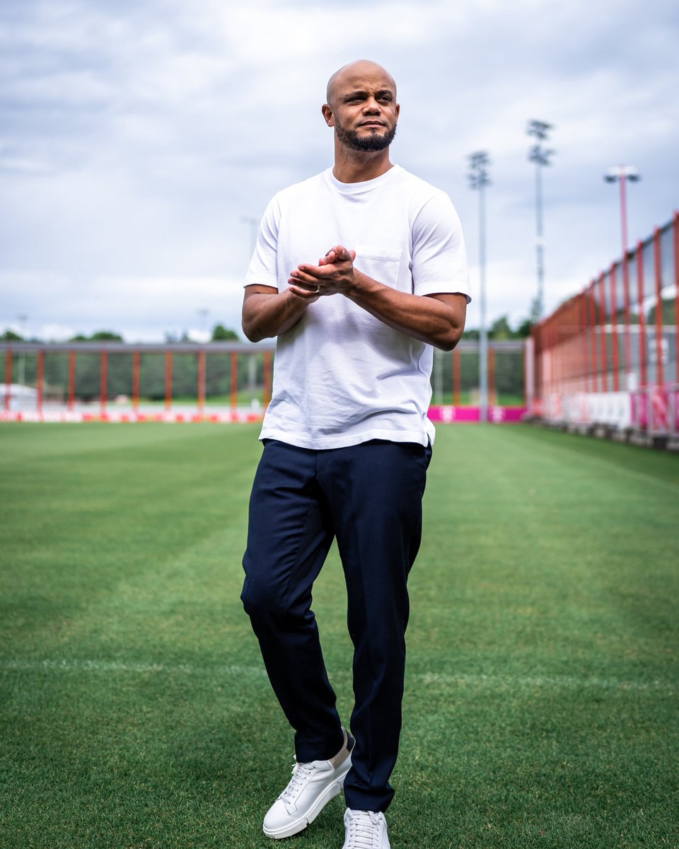 iMiaSanMia_GER's tweet photo. 📸 Vincent Kompany an der Säbener Straße. [FCB] https://t.co/DnUPSu624X