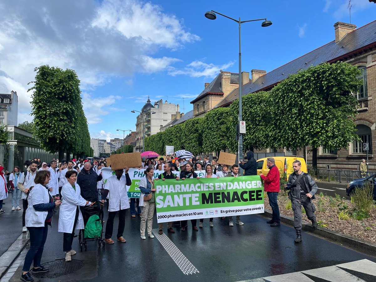 🚨 En direct de la mobilisation partout en France 🚨

💪 Merci à toutes et à tous pour votre engagement et votre présence. Continuons à faire entendre notre voix et à défendre l’#officine !

Lieux et horaires👉bit.ly/3R2h8Wq

#Grève30mai #SauvonsLaPharmacie