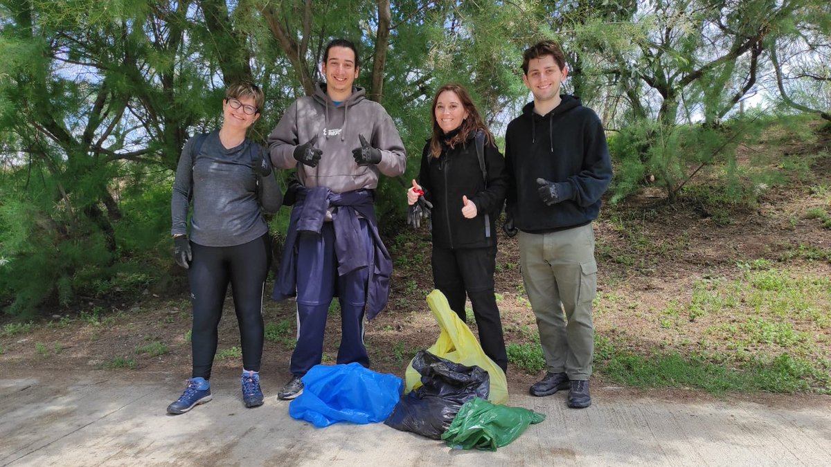 Endesa's tweet photo. ¡#EcoReto SUPERADO! 🙌 Más de 400 kg de residuos recogidos gracias a nuestros voluntarios y sus familias. ♻️👩‍👧‍👦

80 personas se sumaron a la recuperación de espacios naturales deteriorados en Madrid, Zaragoza, Sevilla y Barcelona.

¡Vamos, equipo! 💚@FundacionEndesa https://t.co/NhhUGtcMKz