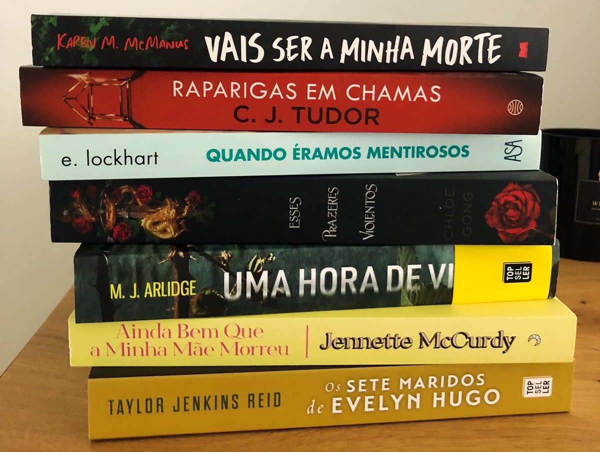 CrazyAnaS's tweet photo. Therapy Day 1 📚
I went with a very specific target in mind…only 4 books of the day… 🫣 Will do better on Day 2, the plan will be followed #feiradolivrodelisboa @FLivroLisboa https://t.co/kw4fT8N9RI