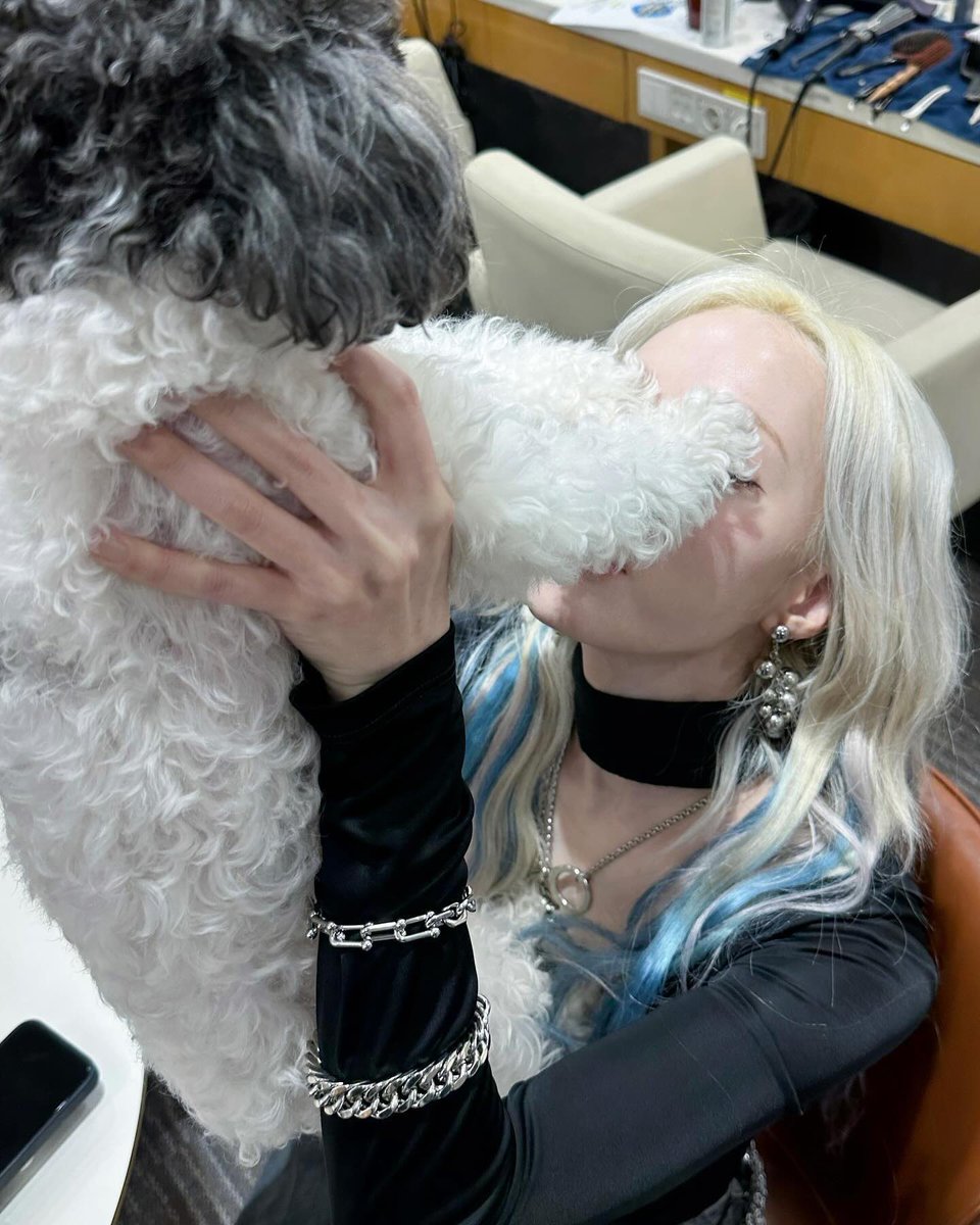 tinetotired's tweet photo. ตั้งแต่มีพี่เมเนเลี้ยงหมา พวกน้องเอสก็พากันอมหมาทุกวันเลยมั้ง555555 https://t.co/IMIIxLSXzi