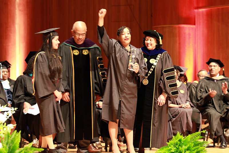 my_bccc's tweet photo. Thank you to our Commencement Speaker @jillpcarter, Senator, District 41. Your passion for the people of Maryland lifts us all. Thank you for sharing Commencement 2024 with us. #bccc #bcccstrong #bccccommencement2024 https://t.co/98R7JFleYQ