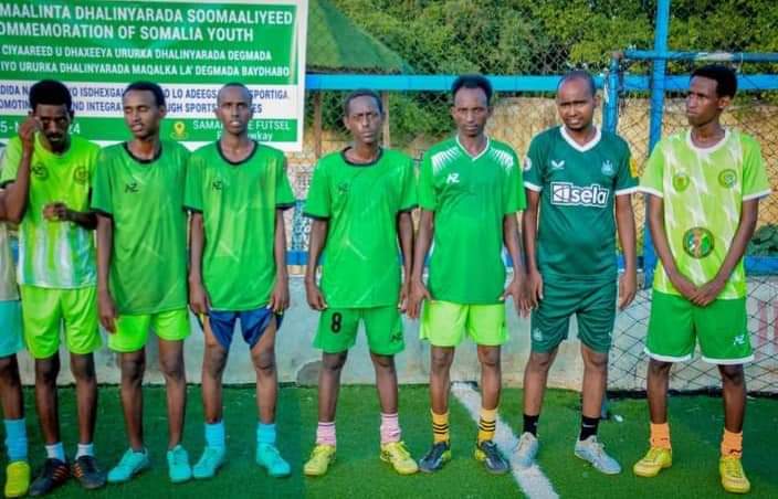 BIDOADEAF's tweet image. It is a great honor for me to inaugurate a friendly match between the Baidoa District Youth and the Baidoa District Deaf Association 

We celebrated the performance on the occasion of the Somali Youth Day in SYL 

Baidoa District Deaf Association 6-3 Baidoa District Youth