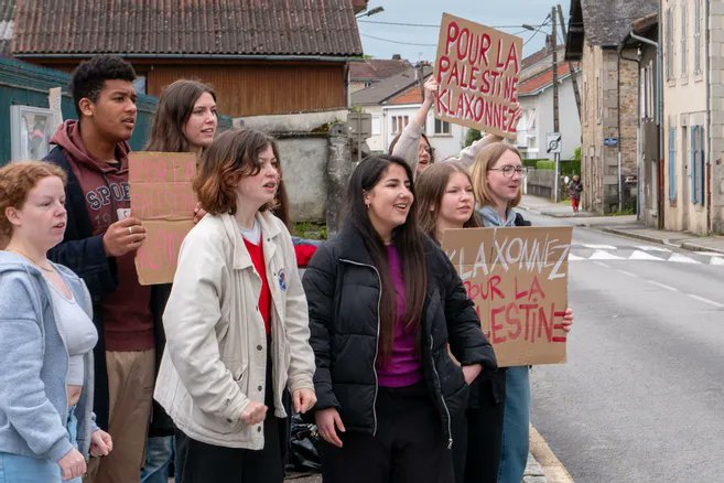 Des élèves bloquent le lycée de Saint-Léonard-de-Noblat pour « protester contre les massacres en #Palestine »

lepopulaire.fr/saint-leonard-…

#HauteVienne