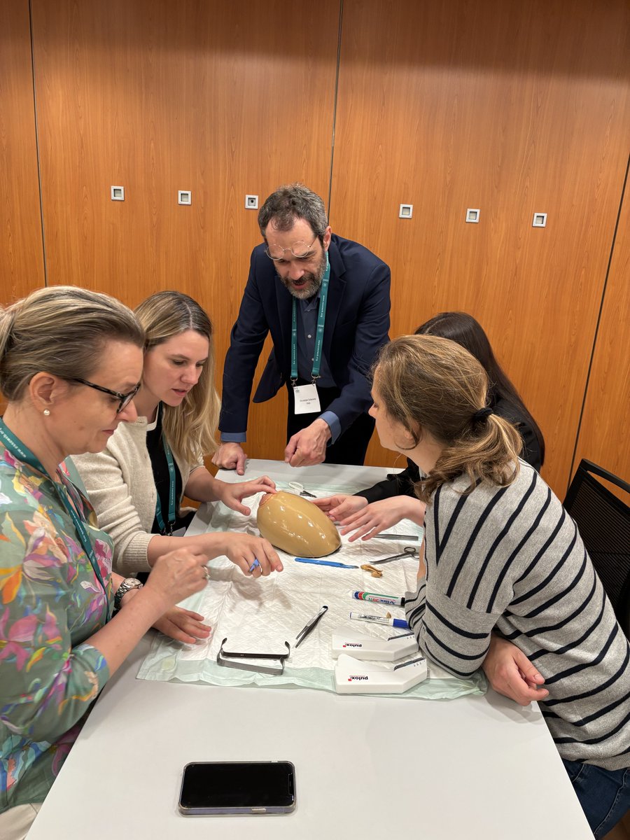 ESSOnews's tweet photo. βΆοΈLive from Budapest! #ESSOcourse on #Oncoplastic Breast Surgery is off to a great start π Our participants are learning cutting-edge techniques to improve #breast #cancersurgery outcomes ππ©ββοΈπ¨ββοΈ #OncoplasticSurgery #BreastCancerCare @EYSAC1 @itrisabel @GFCatanuto @FabienReyal https://t.co/e9rlQLm0bC