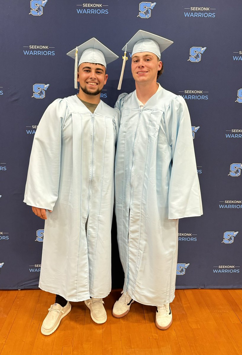 hmhunt76's tweet photo. #Seekonkclassof2024
@DrWhalen3 @SeekonkHS https://t.co/mOvMJbd5jw
