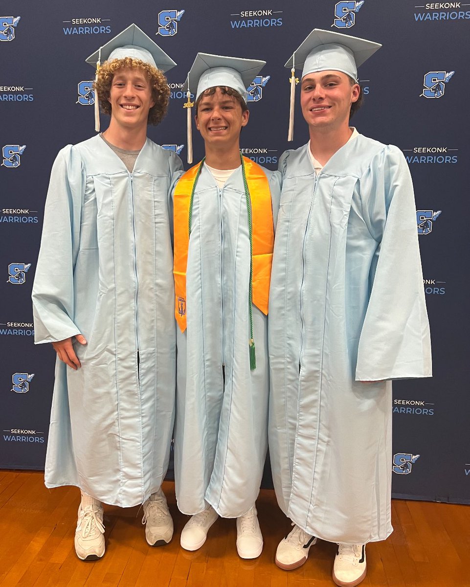 hmhunt76's tweet photo. #Seekonkclassof2024
@DrWhalen3 @SeekonkHS https://t.co/mOvMJbd5jw