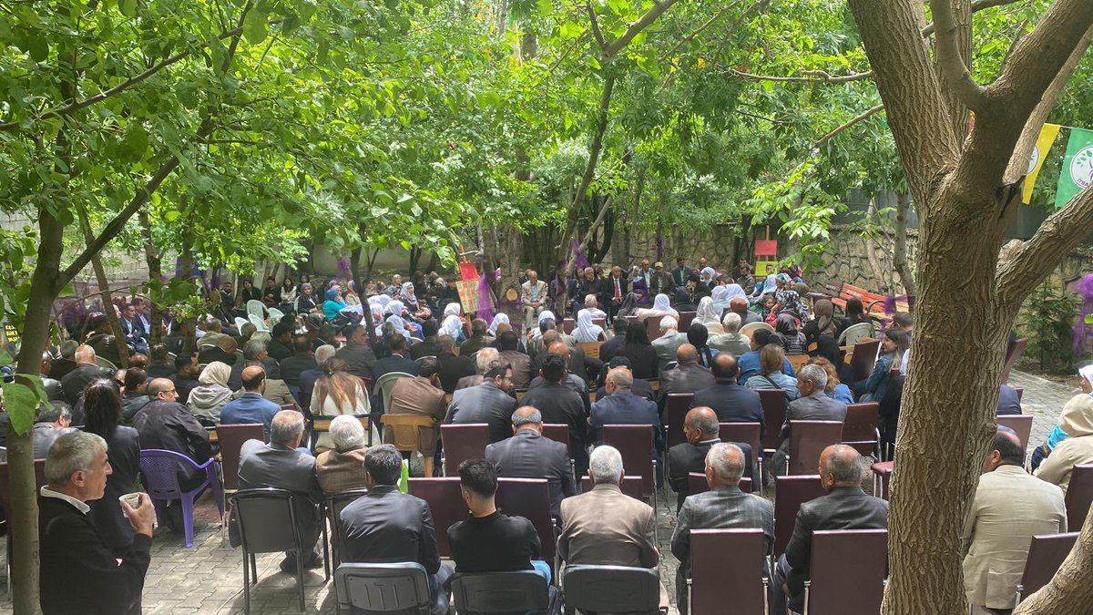 Me, îro di çarçoveya kampanyaya "Ji Abdullah Ocalan re Azadî, Ji Doza Kurd re Çareseriya" bi tevlîbûna gelek jinan û sazîyên Wanê, atolyeya xwe ya xwendina pirtûkan li dar xist.