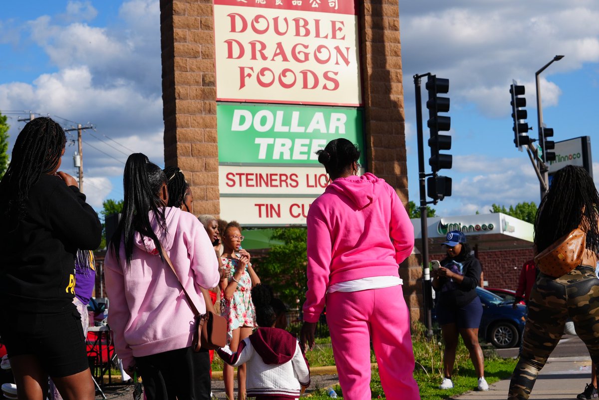 RONDO Double Dutch Pull-UP
Locations: Rice &amp; Maryland 
Goal: Get more kids to jump! 
Mission Accomplished: ✅ 

This day was special! S/O to the 2 men who came and brought the kids freezies, water, and candy! 
#LoveIsPOWER 🫶🏽
#RONDO #DoubleDutch #Love #Community #HumpDay #JumpDay