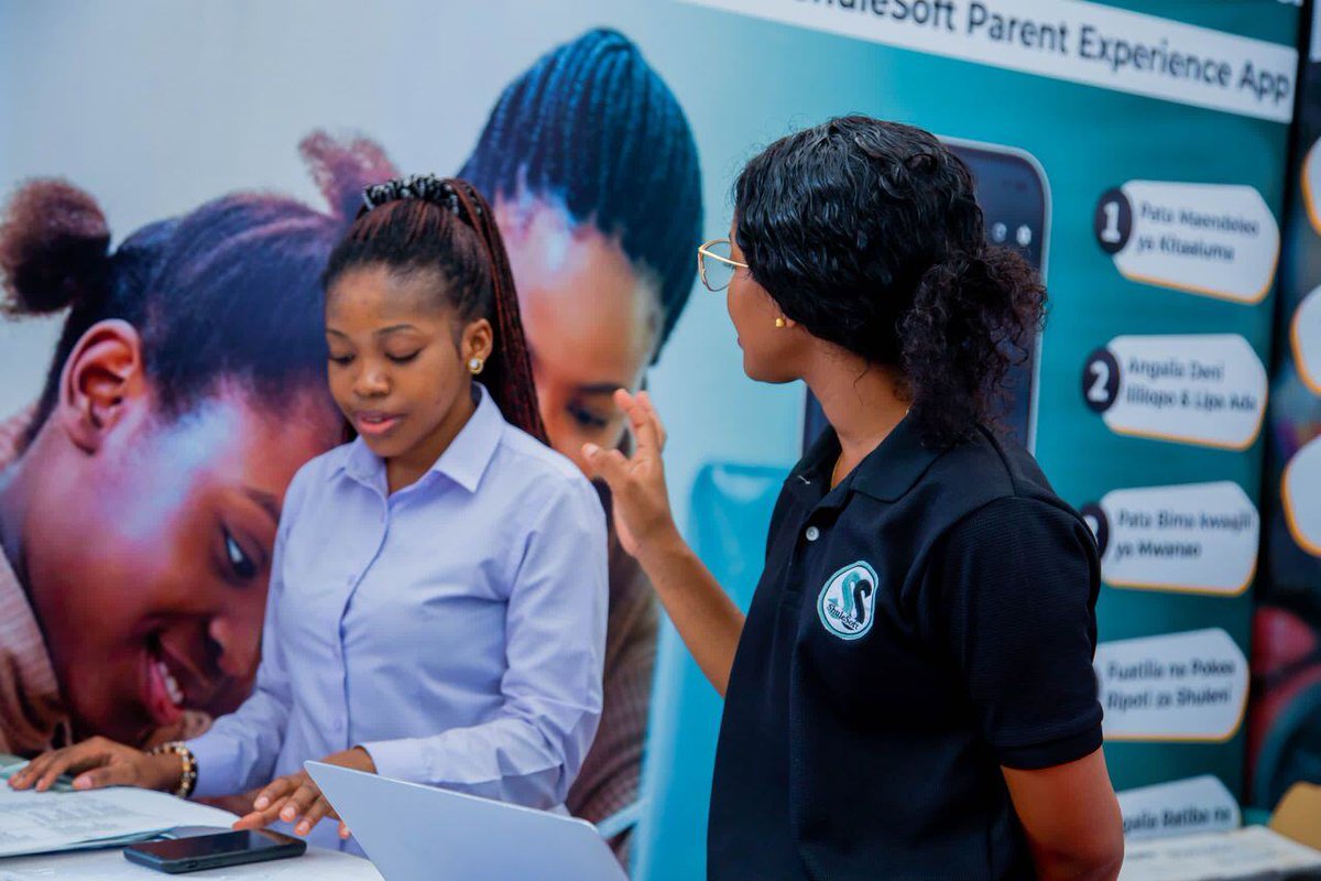 shulesoft's tweet photo. Waziri wa Elimu, Sayansi na Teknolojia, @professoradolfmkenda kwa kutembelea banda letu na kupokea zawadi tuliyokuandalia.
#safariyashulesoft #shulesoft #shule #edutech #elimu #Africa #scienceandtechnology #sdg #sdg4 #unicef @wizara_elimutanzania https://t.co/z1DA4d0Ojf