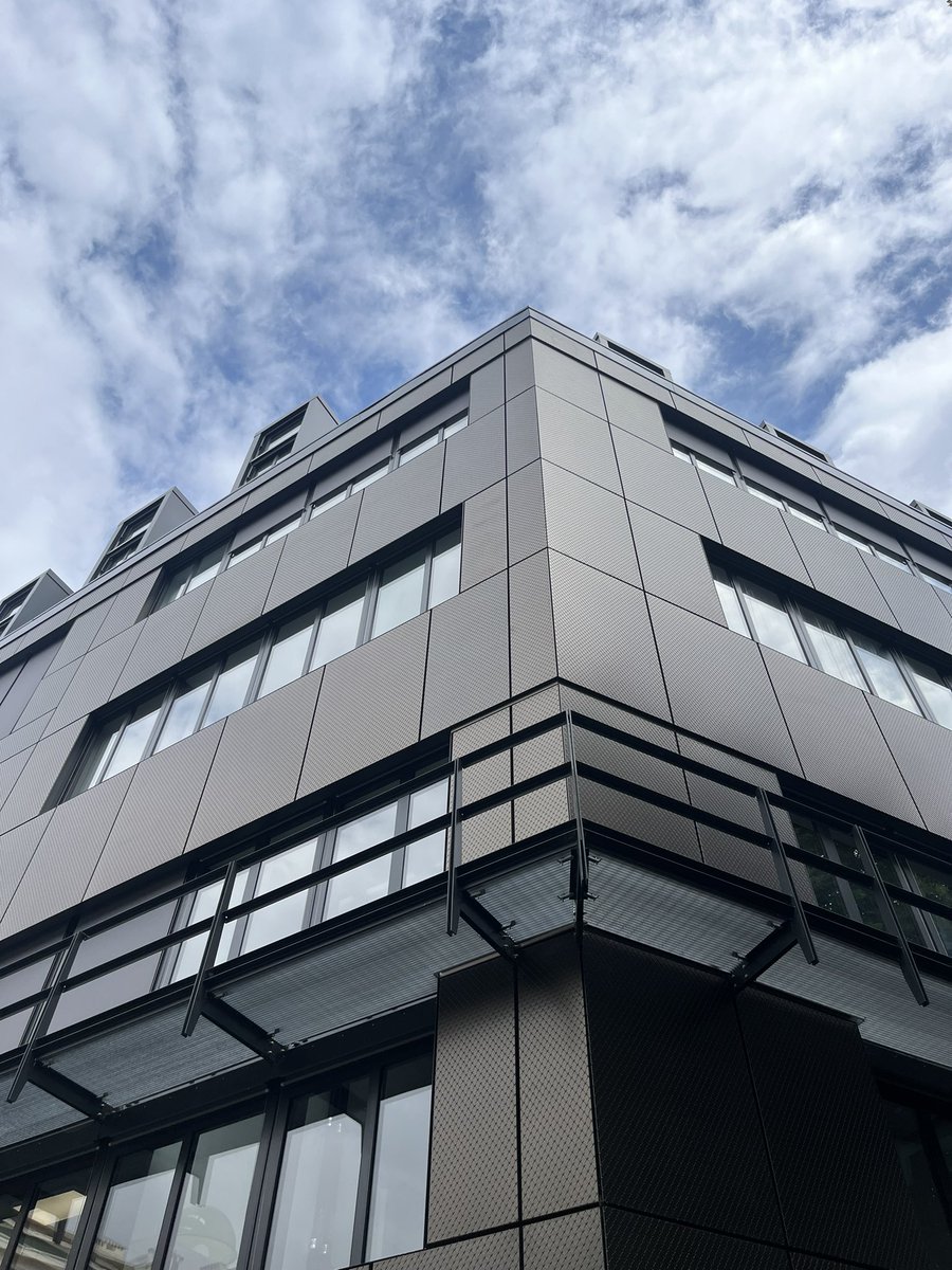 Nous inaugurons le nouveau centre de recherche de l’<a href="/ESPCI_Paris/">ESPCI Paris - PSL</a>, 1ère phase de la rehabilitation de l’école.
Des locaux confortables et sécurisés pour expérimenter, innover, parfois échouer mais surtout réussir, pour une science moderne à la hauteur de nos ambitions ⚗️