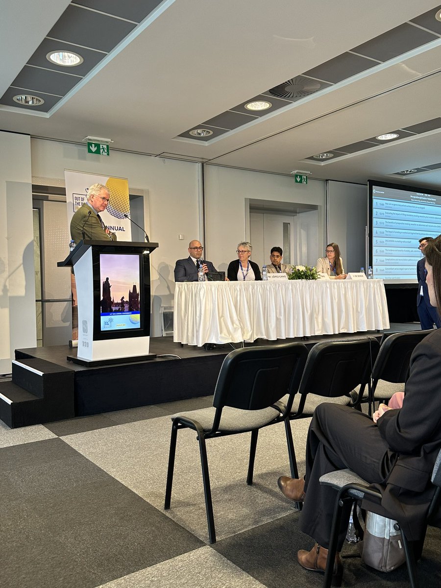 NogueiraRaquel_'s tweet photo. @DiLaurentino presenting “The impact of smoking on ventral and inguinal hernia postoperative outcomes: a systematic review and meta-analysis” at #EHS2024 @eurohernias !👏🏼👏🏼👏🏼👏🏼 
@carlosabs99  @acrasador Julia Karmiski @JoaoKasakewitch @NogueiraRaquel_ @flavio_malcher Sreeramoju https://t.co/szhqCvNq5v
