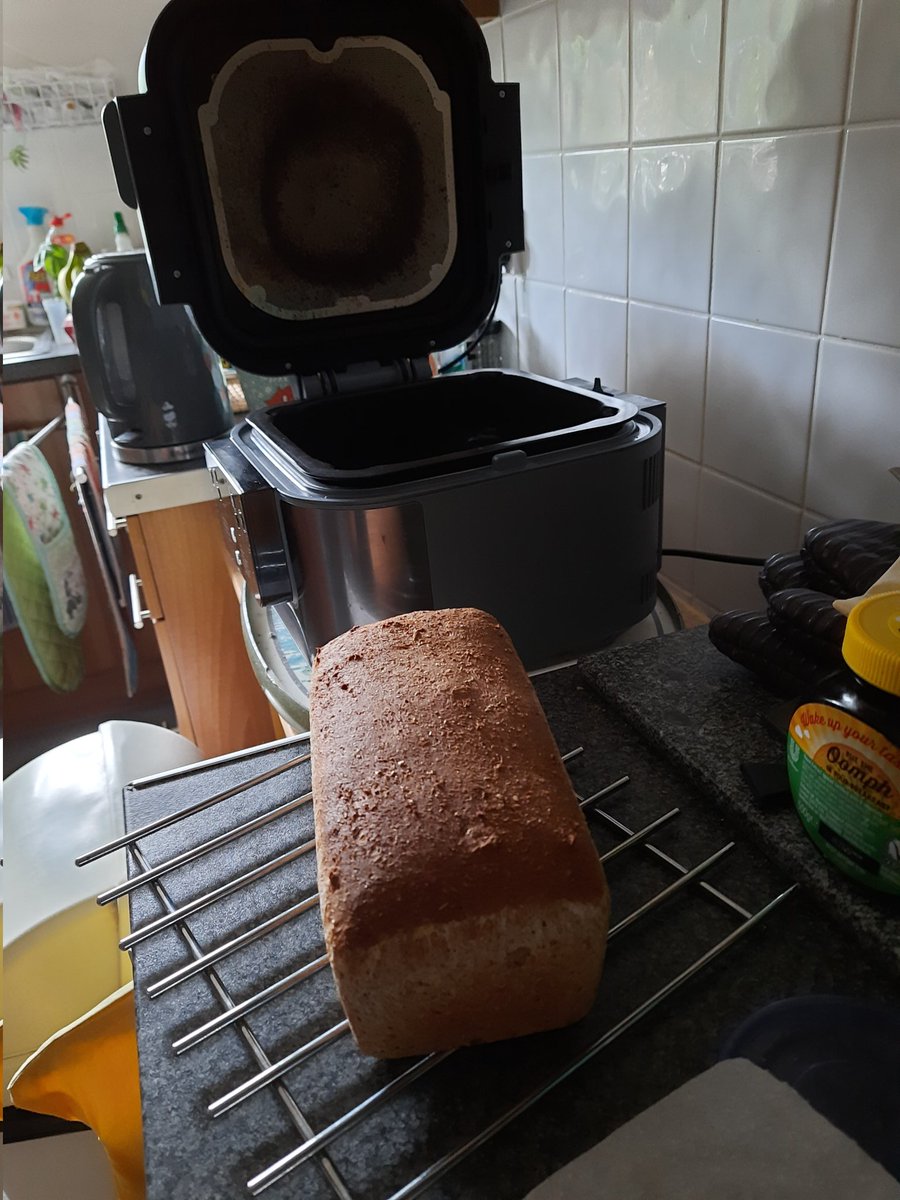 Mummy made sum bread. #airfryer she made this wholemeal loaf using a Waitrose breadmix, 500g . She used the dehydrate setting for about 20 mins on each proving then 195c for 22 minutes