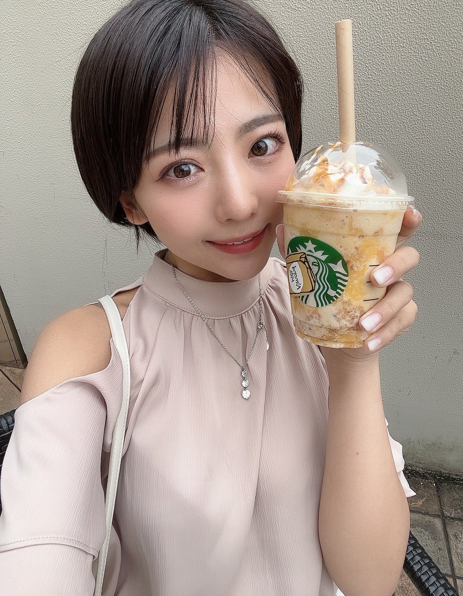 唐揚げ、焼き鳥、焼きそば、ピザ、プレモル、マンゴーサワー、デザートいっぱい食べてきた〜⚾️