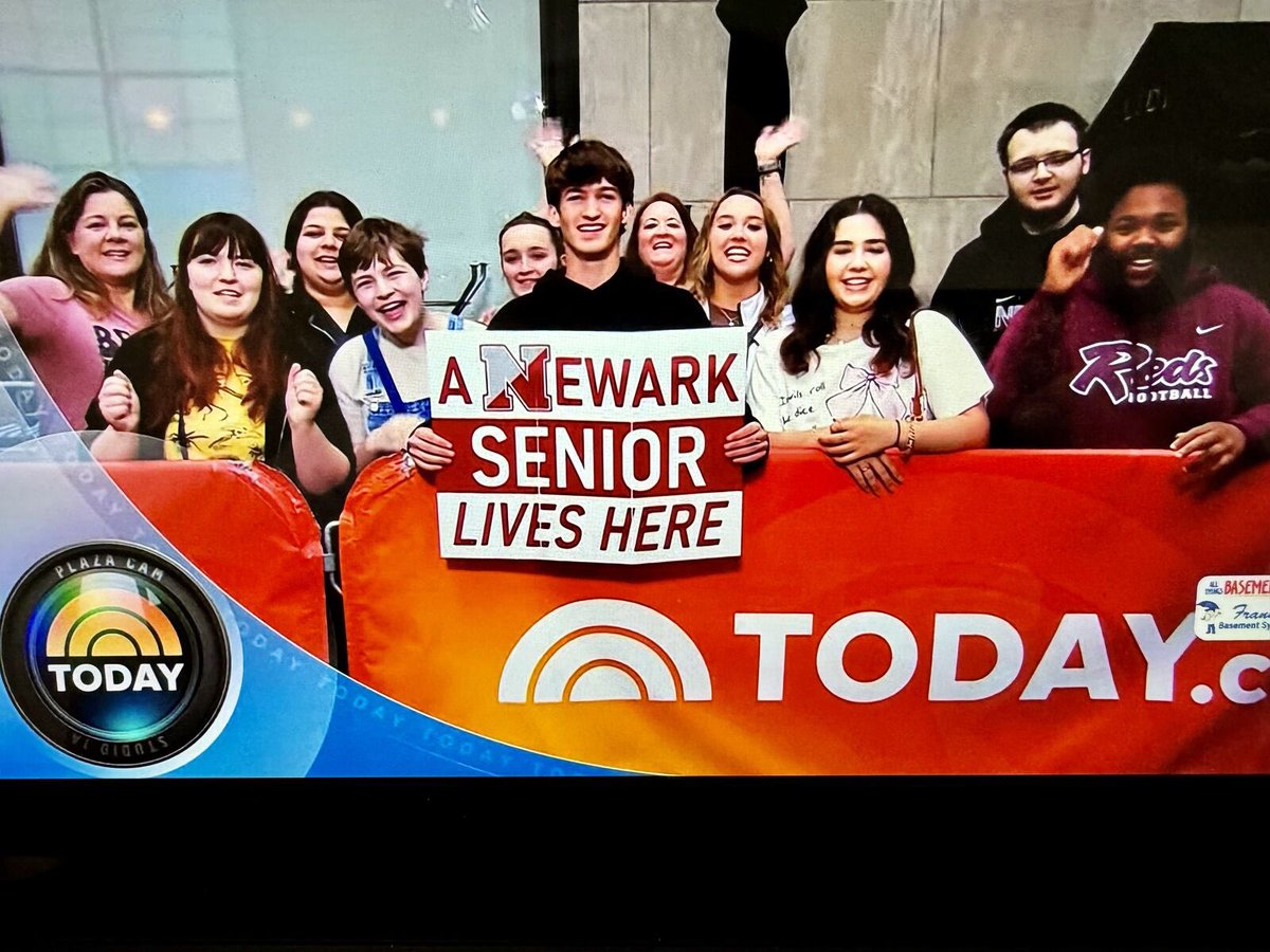 meileen5279's tweet photo. @Newark_HS @NewarkCSD becoming famous on our Senior Trip. https://t.co/3EB6UkWtfK