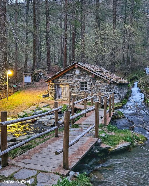 CapanoGil's tweet photo. #Pellaud #AostaValley #Italy https://t.co/zg5TMLoPps