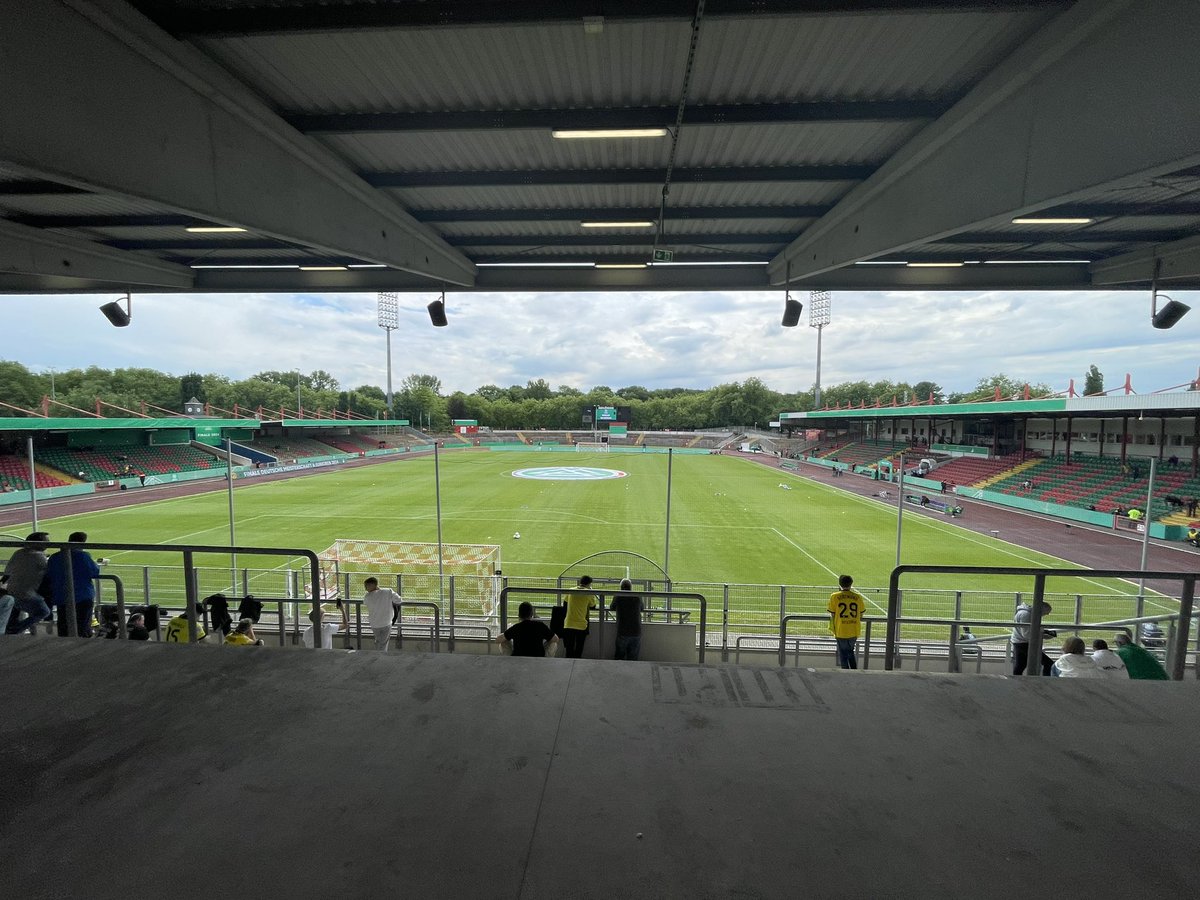 Und was macht ihr so heute ? 

(U19 Bundesliga Finale)
