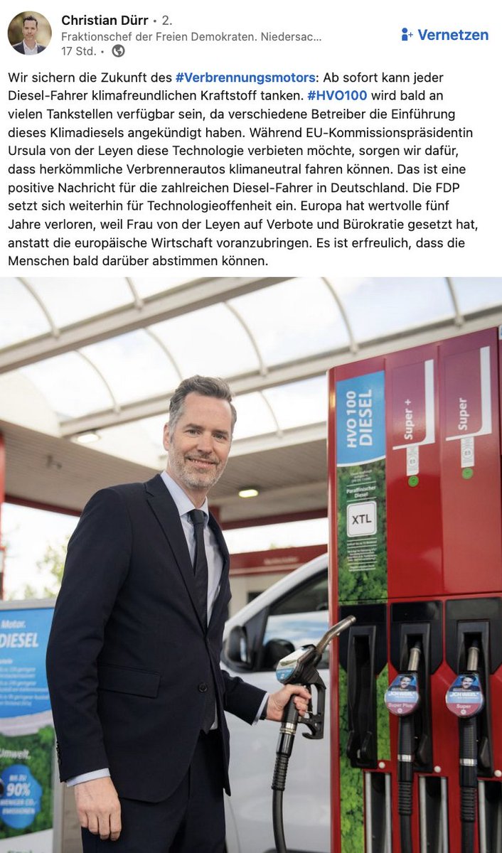 FDP-Politiker posten gerade gerne Bilder von sich an Tankstellen und Verbrenner-Autos. Tenor: Der 'Klima-Diesel' (HVO100-Diesel) ist da. Die Partei redet von 'klimaneutralen' Kraftstoffen und der 'Zukunft der Verbrenner'.

Ein 🧵 was es mit der Greenwashing-Kampagne auf sich hat.