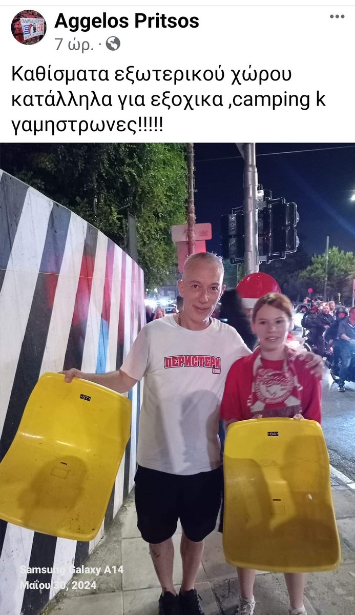 MsLouellaDeVil's tweet image. Άγγελε Πριτσο (ωραίο επώνυμο, σου πάει) αν με διαβάζεις πες μου αν το σπίτι σου είναι γαμηστρωνας (sic) και για αυτό πήρες αυτές τις καρέκλες για να τις πας εκεί;