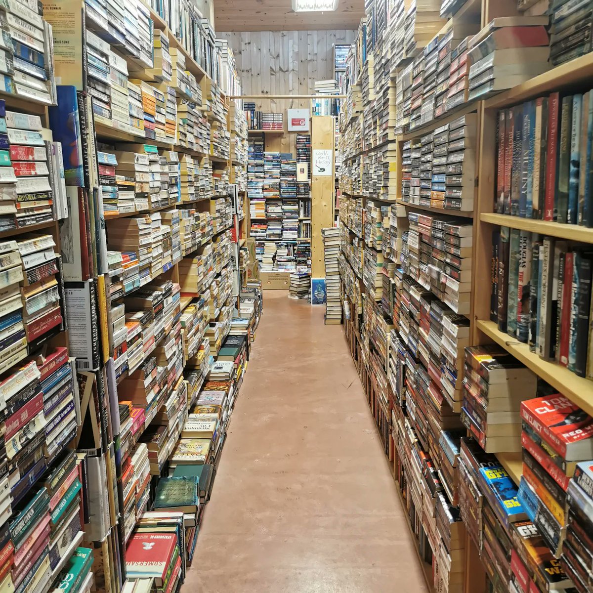 TJDallas7's tweet image. This secondhand bookshop in Coombs is amazing! Soooo many books 😍 (You can probably see why it was so hard to limit my purchases 😂)

#books #paperbacks
