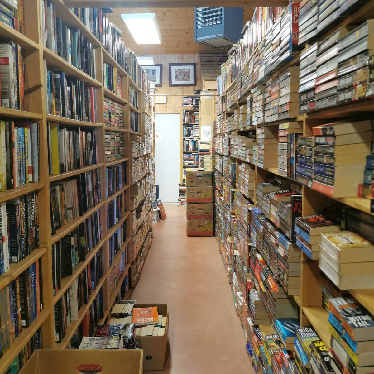 TJDallas7's tweet image. This secondhand bookshop in Coombs is amazing! Soooo many books 😍 (You can probably see why it was so hard to limit my purchases 😂)

#books #paperbacks