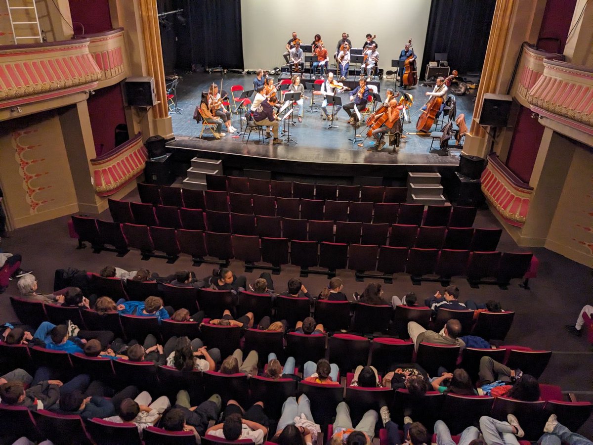 Lagarde3Didier's tweet photo. Les 6eme et 5eme des collèges de Jastres et de Montpezat ont assisté ce matin à une répétition de l’orchestre national d’Auvergne. Un grand merci pour l’organisation à Labeaume en musiques. https://t.co/3qiYUrK29E