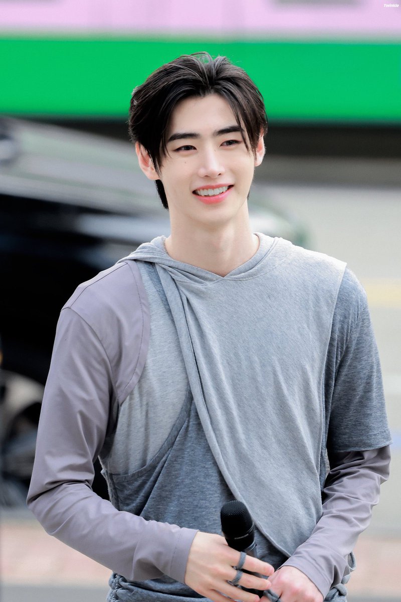 Hoon. (@svnghxxn) on Twitter photo 