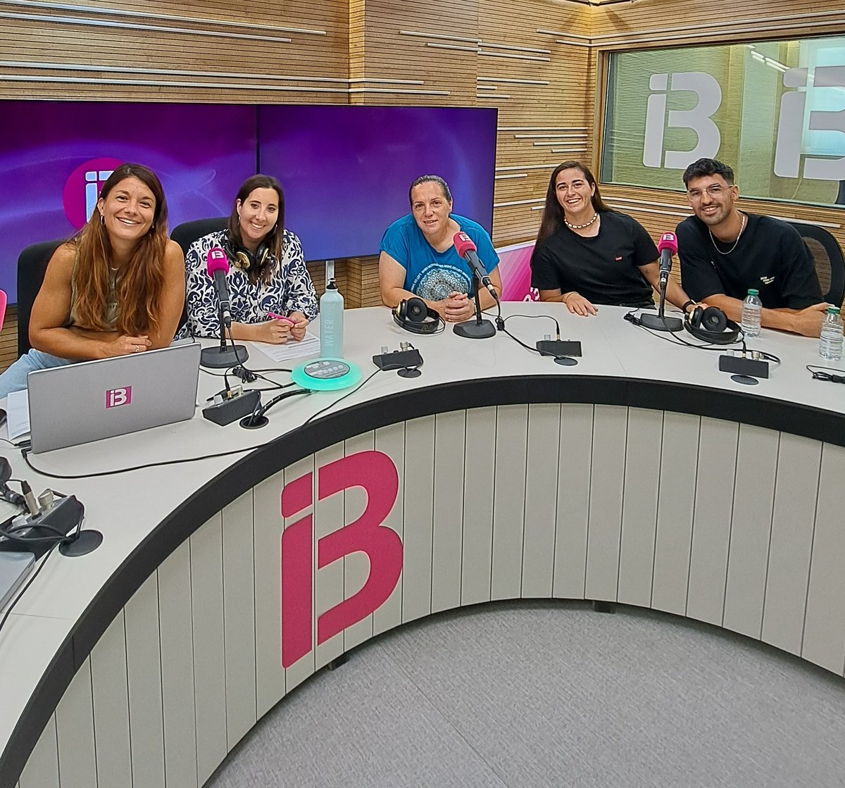 Quines ganes tenia de celebrar els 25 anys de la secció femenina del <a href="/udcolleoficial/">U D Collerense</a> amb un programa especial a #Esports3 <a href="/IB3/">IB3</a>
Per molts anys!🎂

Mai he jugat a un equip, però sent na <a href="/piliespadas/">Pili Espadas</a> com sa meva CAPI❤️ 
Gracias por tener siempre un sí para tu periodista más pesada😝