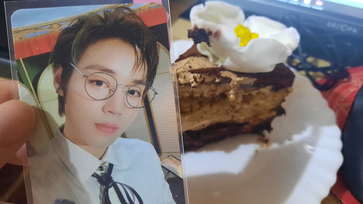 tadanopoteto's tweet photo. Belated happy birthday Jiunie <3 I was super busy on your birthday, but luckily I still had some leftover birthday cake 🥰 please be happy and healthy! https://t.co/oh7dcLFPoX