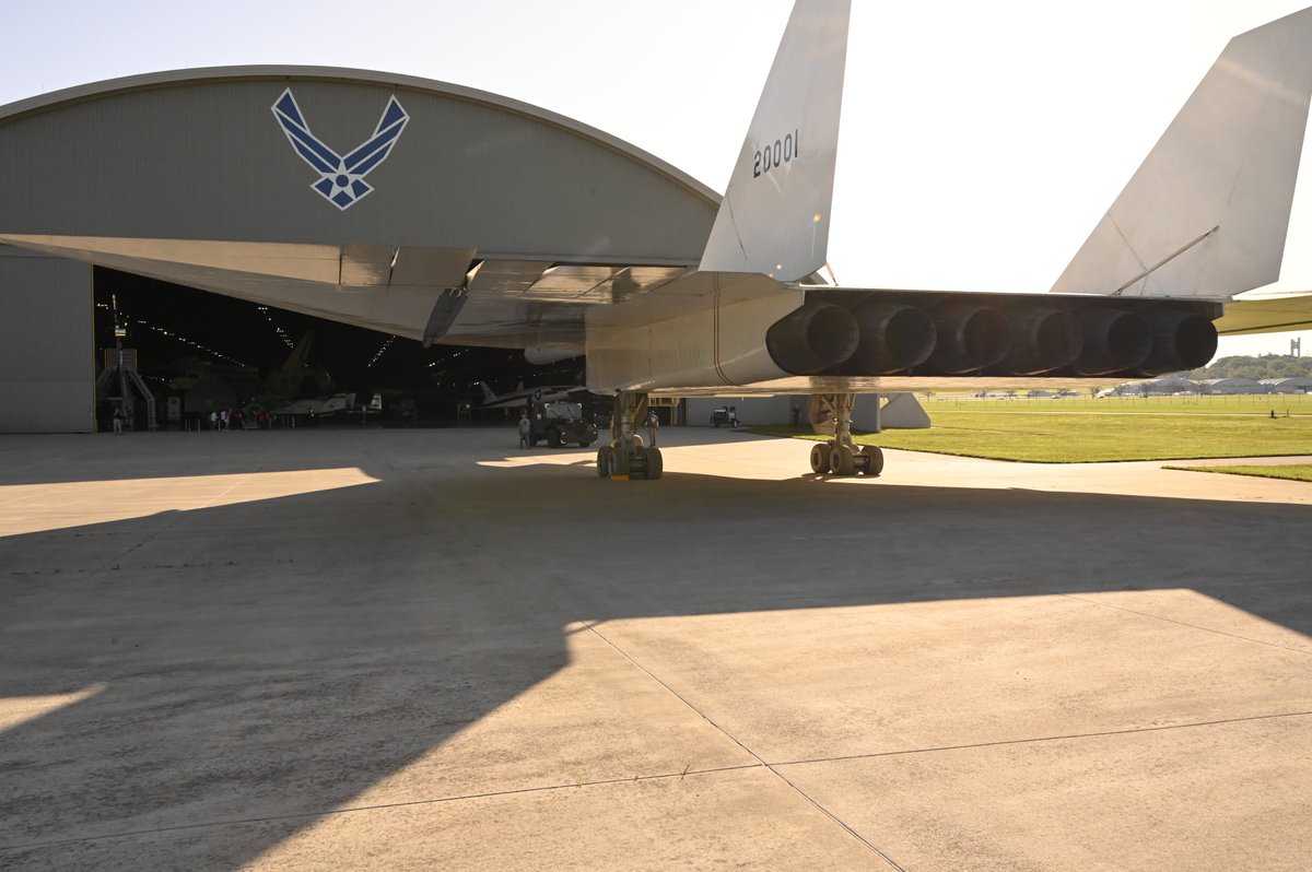 Check out photos of the aircraft moves by Zach Bereda! The Boeing X-32A and the F-15 Streak Eagle joined the R&D Gallery this week.  #avgeek #afmuseum #restoration