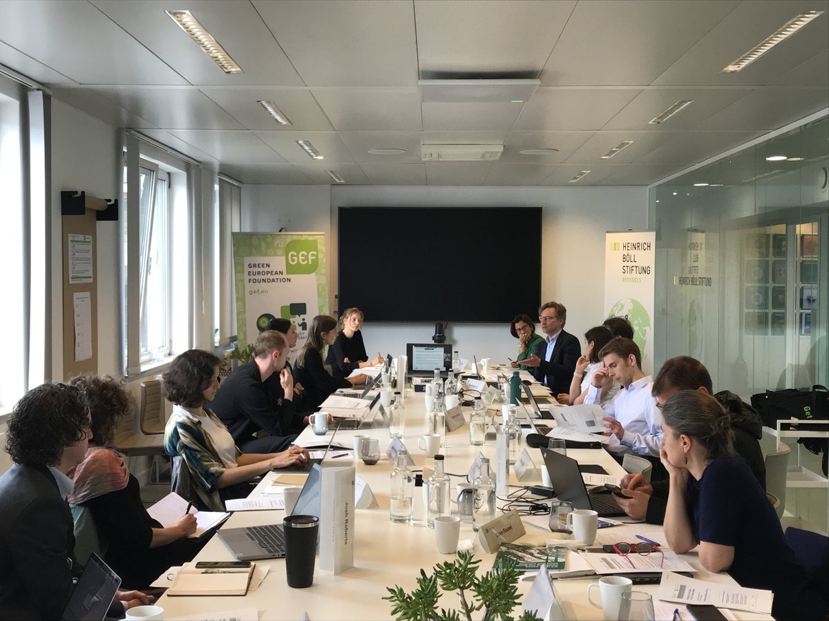 GEF_Europe's tweet photo. Today we kick off a #KnowledgeCommunity on Bolstering fair participation in the EU’s #EnergyTransition!⚡️🌻

Experts coordinated by @TaubeVM &amp; @JMuehlenhoff (@boell_eu) will create a toolbox to better include citizens in the transition to #renewables🔋

🔗https://t.co/A33aWSk8DT https://t.co/M5nn0goxTe