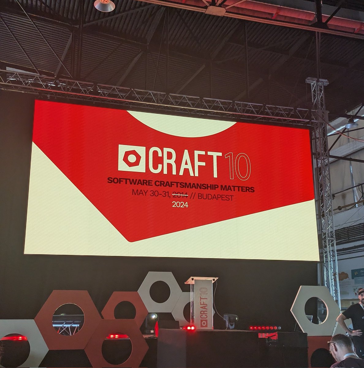 It's so amazing to be able to attend Craft Conferences and I can't wait to see what the day brings! 💫

#craftconf #crafthub #wheretecheventsbegin