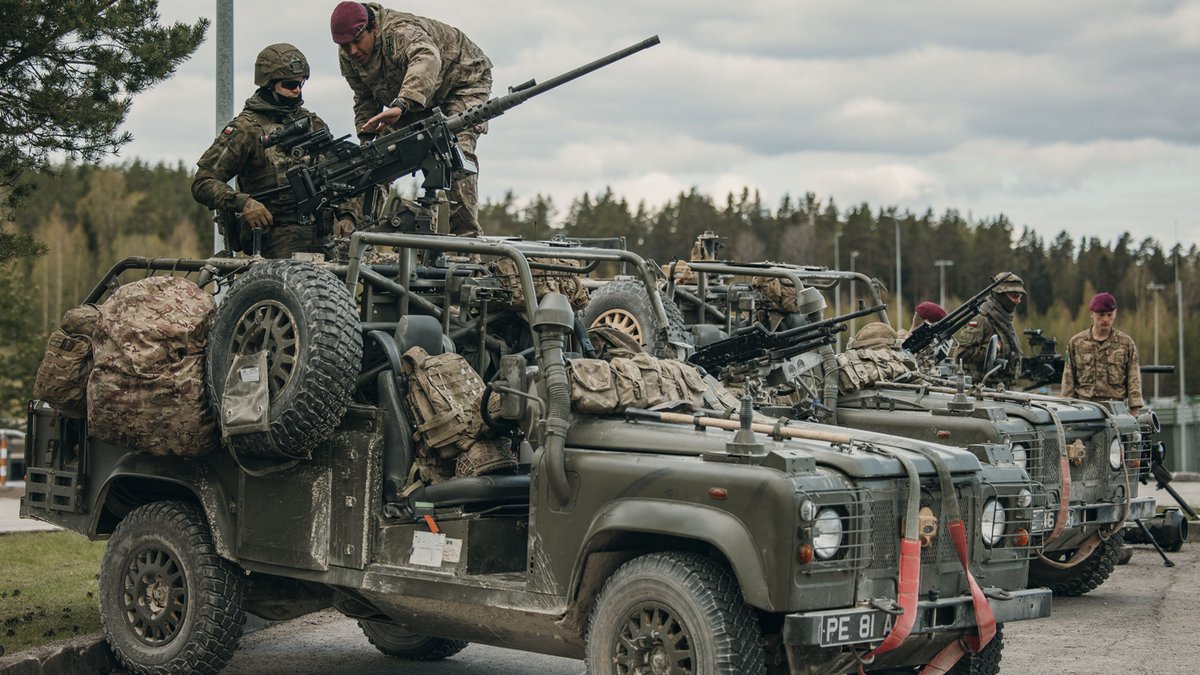 DefenceOps's tweet image. Exercise #SwiftResponse saw units from @BritishArmy training alongside @SHAPE_NATO allies in Estonia🇪🇪

The exercise was designed to help  @NATO airborne forces build their ability to respond together to crises🤝

#StrongerTogether  #WeAreNATO

@16AirAssltBCT @3PARA @Natobgest