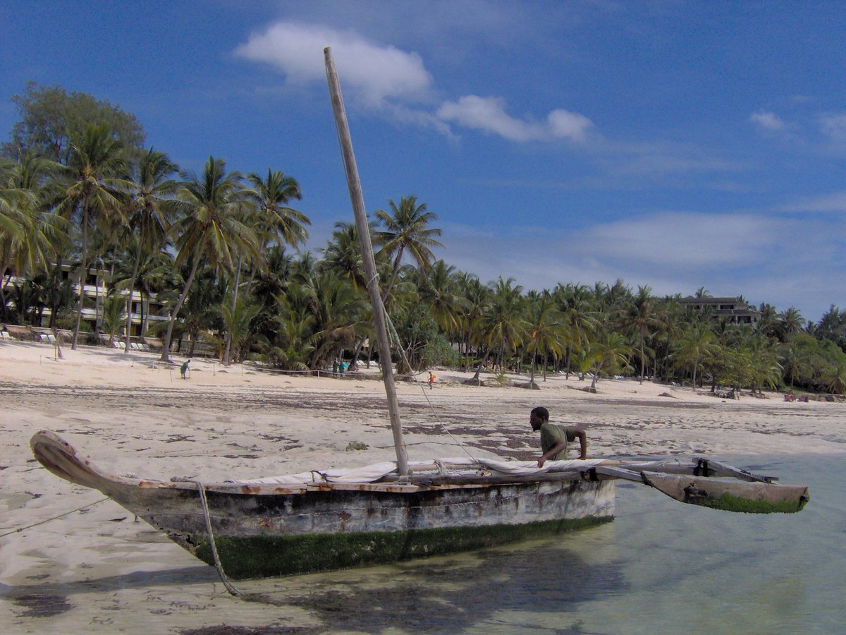 @DailyPicTheme2 Today's 
#DailyPictureTheme 
is #Thrifty 

Thrifty...? ⛵️ 🤔

#travelphotography #Kenya #IndianOcean #sailing
📷(my) 🇰🇪