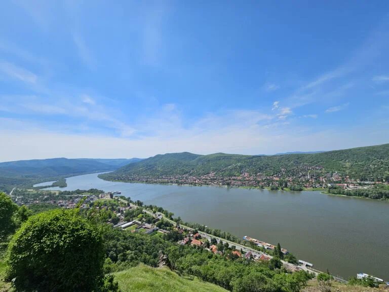 Visegrad is a lovely village on the banks of the River Danube in Hungary. Find out why it's a great place to visit on my blog post. rjontour.com/visegrad-hunga… #hungary #traveltheworld #travelingdifferent