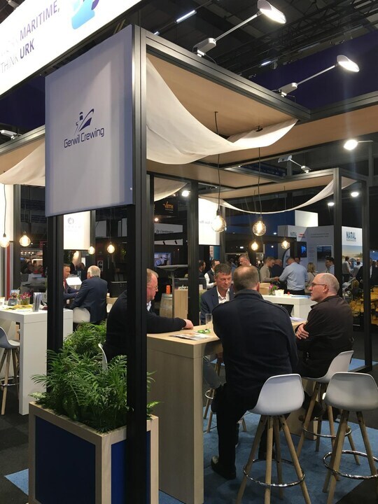 GerwilCrewing's tweet photo. We hebben al veel bekende, maar ook veel nieuwe gezichten gezien. Vandaag is de allerlaatste dag van de Maritieme Industry-beurs.
De koffie staat klaar, zien we je straks bij ๐๐๐ฎ๐ป๐ฑ ๐ถ๐ญ๐ญ๐ฎ?โ
#shipping #gerwilcrewing #maritime #marinejobs #seajobs #YourCrewOurCare https://t.co/CShUhWx26H