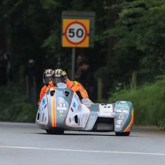 BUENAS NOTICIAS DESDE LA ISLA DE MAN!!

La pareja de Sidecar que sufrió ayer el accidente que provocó la bandera roja final del día, formada por los newcomers Chris Schofield y Thomas Dawkins, está razonablemente bien.

Chris tiene 2 pequeñas perforaciones en los pulmones,