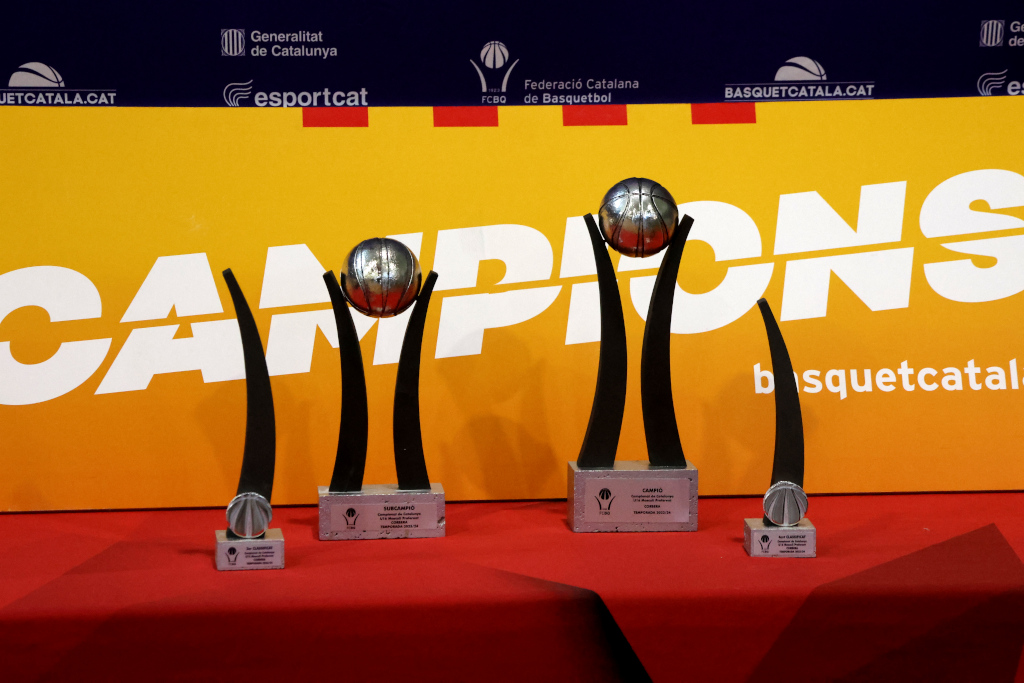 FCBQ's tweet photo. 🏆 Cap de setmana amb noves finals dels Campionats de Catalunya #BàsquetCatalà!

🏀 Dissabte 1 i diumenge 2 de juny es disputaran fins a 8 finals dels Campionats de Catalunya 2023-24 arreu del territori

🍀 Molta sort a tots els equips participants!

➡️ https://t.co/vbIzQLNiEP https://t.co/xCHHW06w2c
