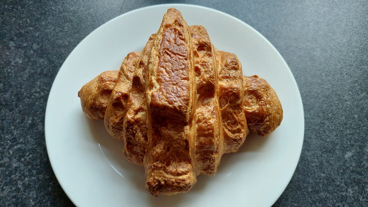 Yesterday I had a great breakfast at Benjamin Lee Artisan Bakery in #Llandudno
It was so good that I went back to have Welsh Rarebit for lunch. Today we will enjoy their croissants, my freezer is now full of their Sourdough.
goodfoodshops.blogspot.com/2023/02/llandu…