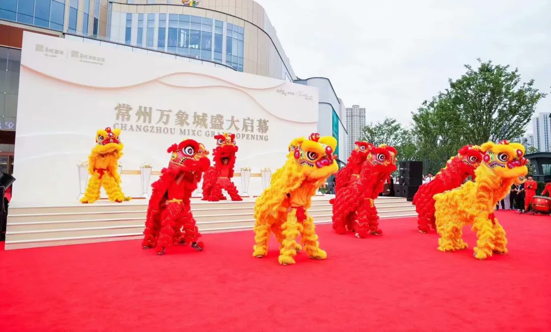 TChangzhou's tweet photo. Today, the first MiXc in Changzhou was officially opened. This new commercial landmark, which integrates the essence of the first store and the big brand matrix, brings the Changzhou shopping experience to the next level. #常州万象城 #MiXc #ChangzhouMiXc #FirstStore #首店 https://t.co/Df9jgfyz6A