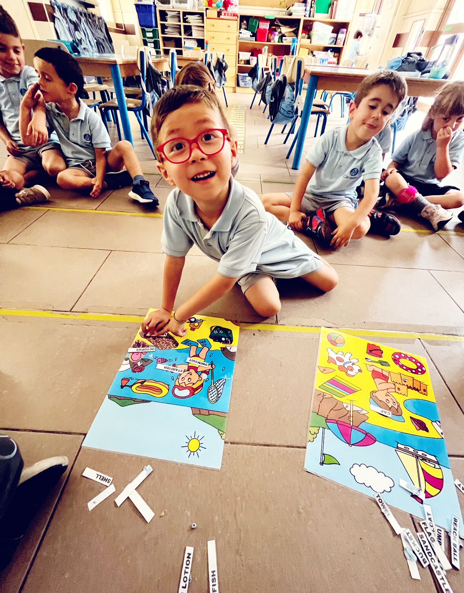 carmelitestgn's tweet photo. #PARVC A I4 estem aprenent el vocabulari de la platja. Summer is coming! English is fun!
#aprenemfent 
#depetitsagransCarmelites https://t.co/I6NxL4IkHw