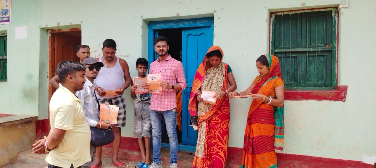 अभाविप दुमका जिला इकाई द्वारा जामा प्रखंड अंतर्गत पंचायत नाचनगडिया भैरवपुर के ग्रामीण जगहों में मतदाता जागरूकता अभियान के निमित्त जनसंपर्क कर मतदाताओं को शत प्रतिशत मतदान एवं राष्ट्रहित में मतदान करने को लेकर जागरूक किया गया. #NationFirstVotingMust #ABVPJharkhand
