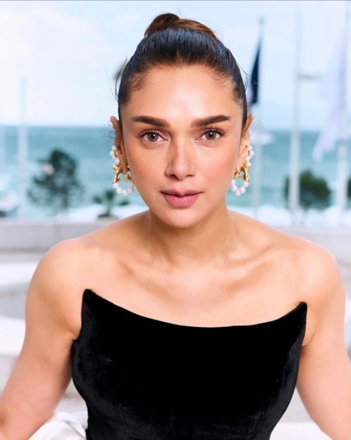 ThenVsNow Pics Of Bibbojan aka Aditi Rao Hydari😍❤️

#aditiraohydari #bibbojaan #heeramandi #thenvsnow #beauty #EastFmKenya #EastFm