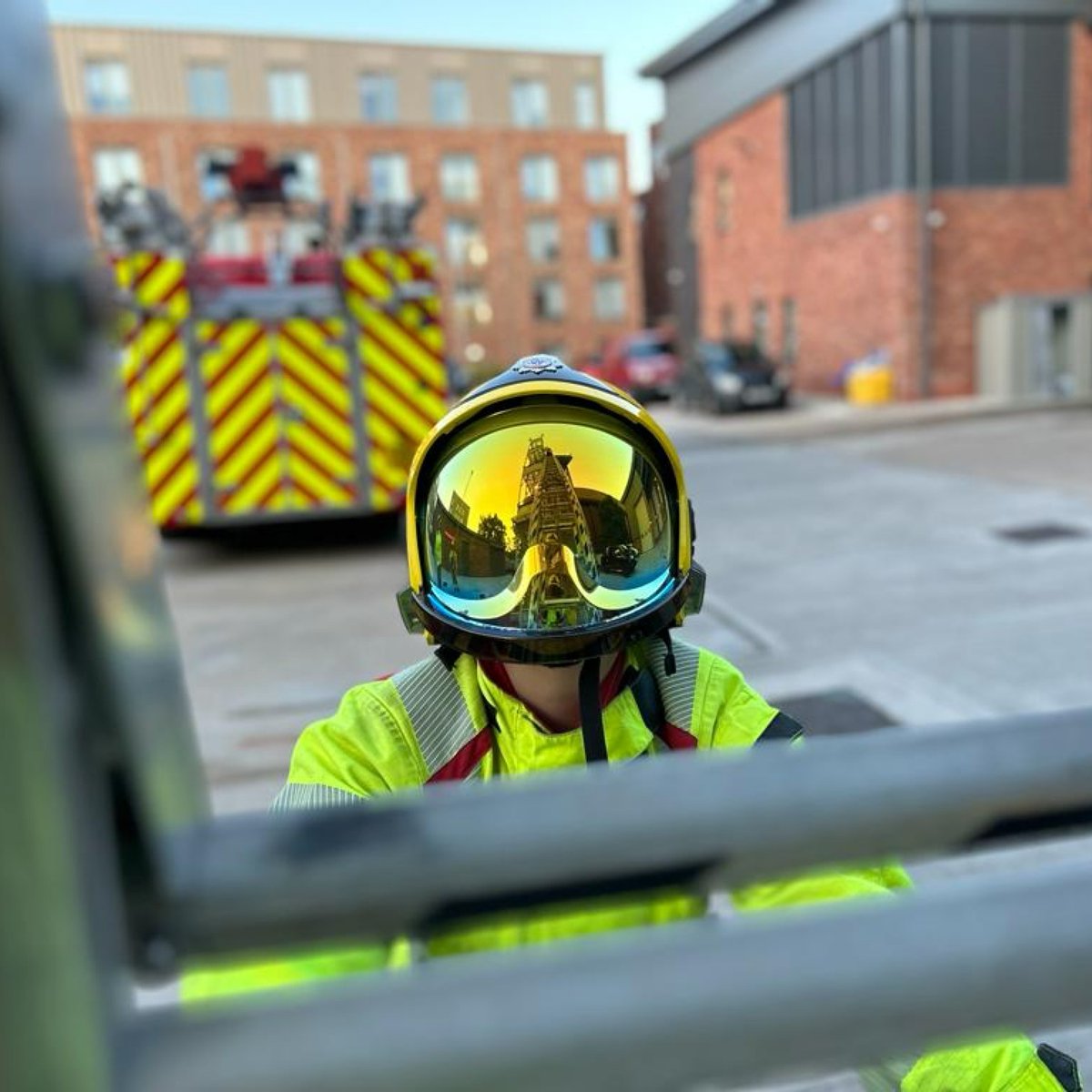 🚒 Ready to make a difference in your community? We're looking for paid on-call firefighters to join our team! Gain valuable skills and support your community when it counts the most.
 
Apply today and make a difference! orlo.uk/Tv6E7
 
#NeedMore #ThinkOnCall