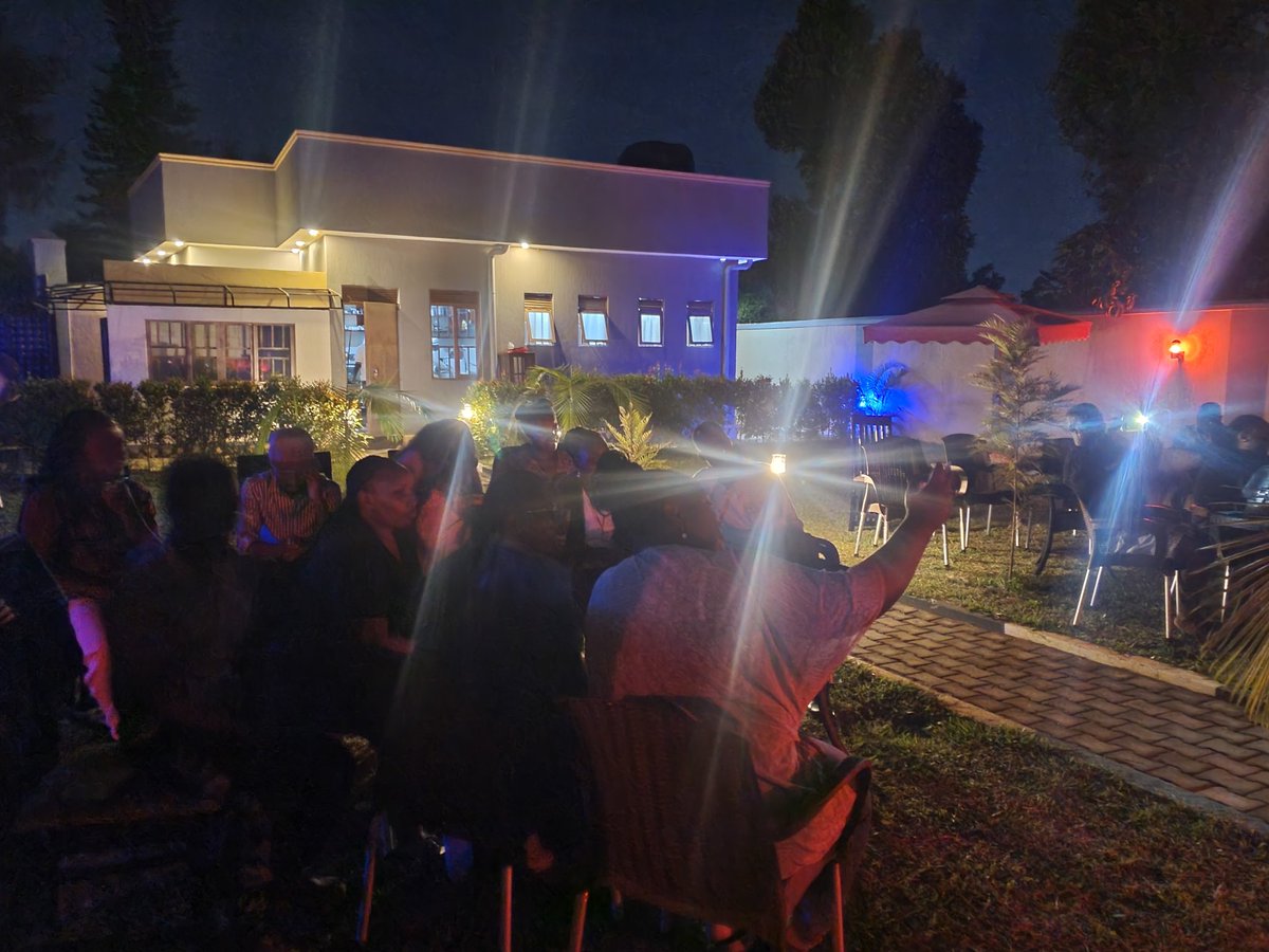 RctWakiso's tweet photo. We can now confidently say, we sign out of May and in a better style....it was an evening of karaoke and shazam courtesy of Washington DC Buddy group as we wrapped up month of May (Youth Service Month)
#SplendorsMeet https://t.co/JcNo3tZKuC