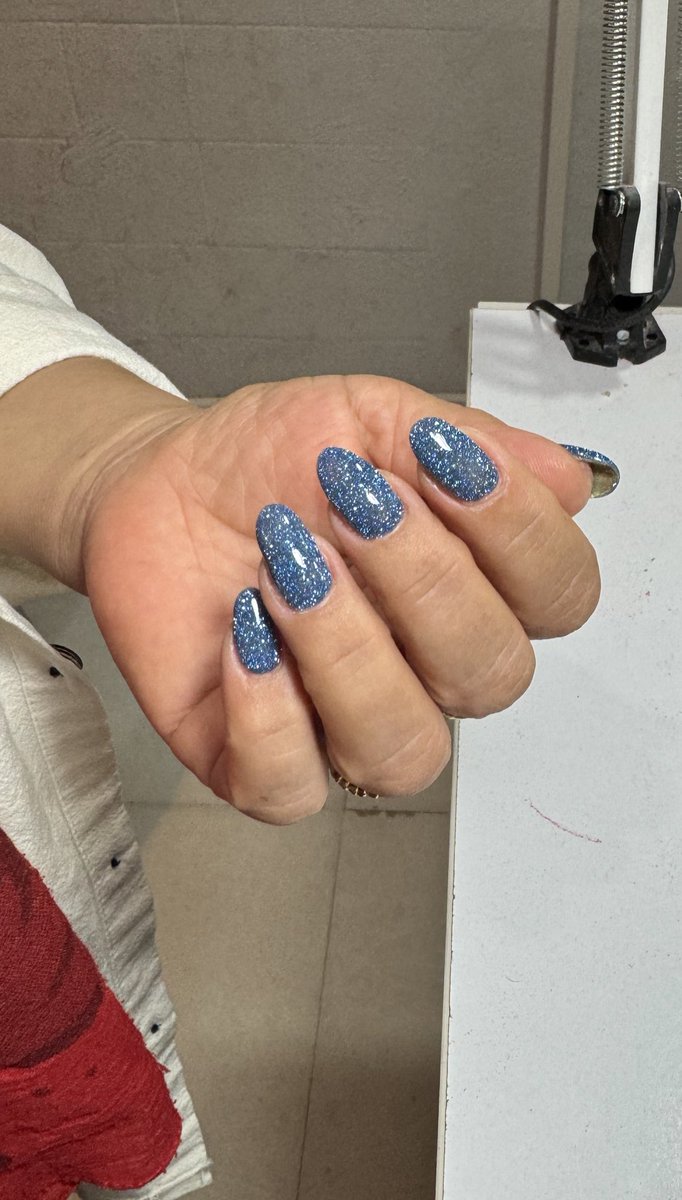 زَنِ سابِقِ زَرافه ی خانِگی tweet media